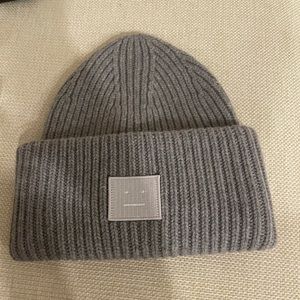 RIBBED BEANIE HAT